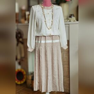 80's Karina petites collection mother-of-the-bride dress. Vintage size 10.